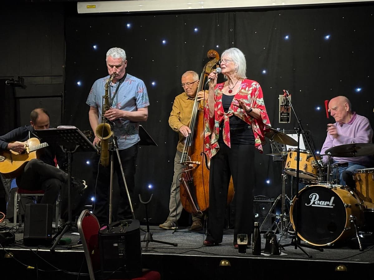 LULU AND THE HULLABALOOS at the Hertford Jazz Festival